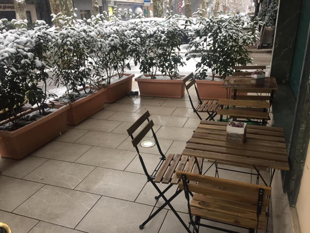 马拉加酒店 阿韦利诺 外观 照片